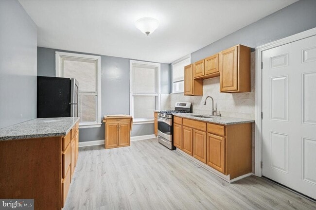 Building Photo - 1518 N Peach St