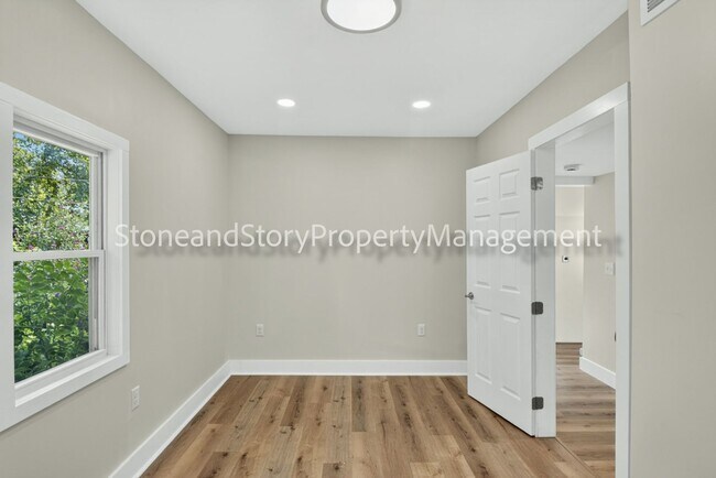 Building Photo - 414 NE Grattan St