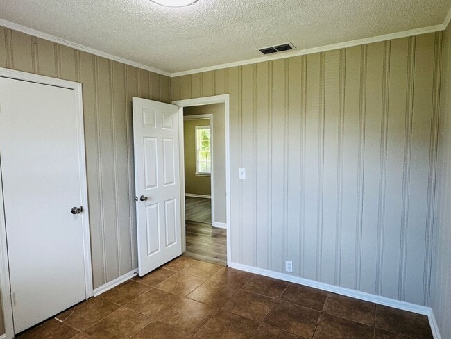 Building Photo - 4-Bedroom that has it all !