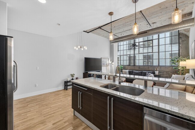 Building Photo - 4100 Forest Park Ave