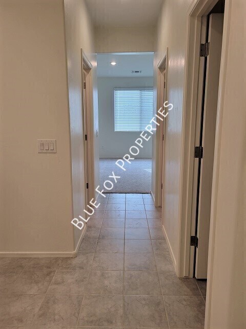 Building Photo - 5525 W Lazy Farm Dr