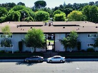 Building Photo - Cozy 2bd/1bth on Second Floor!