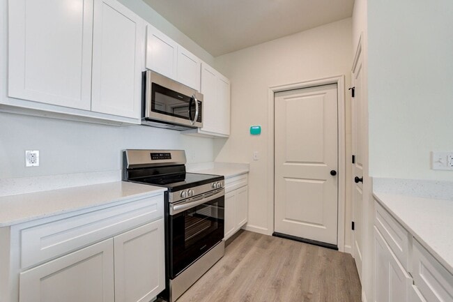 Building Photo - New Construction-Never Lived in Duplex, Pe...