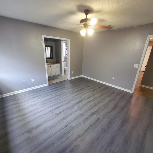 Building Photo - 953 Wedgewood Way