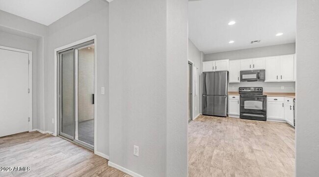 Building Photo - 10296 W Sands Dr