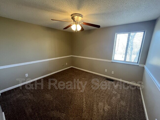 Building Photo - 1090 Greenwood Trail W Dr