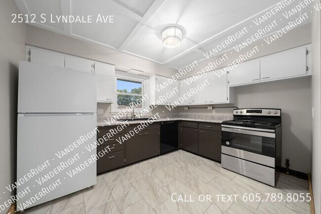 Building Photo - 2512 S Lyndale Ave