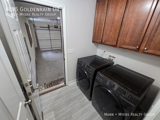 Building Photo - 6045 Goldenrain Dr
