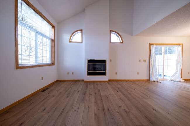 Building Photo - 1896 Sapphire Pt