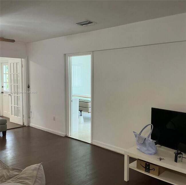 Building Photo - 4851 University Dr