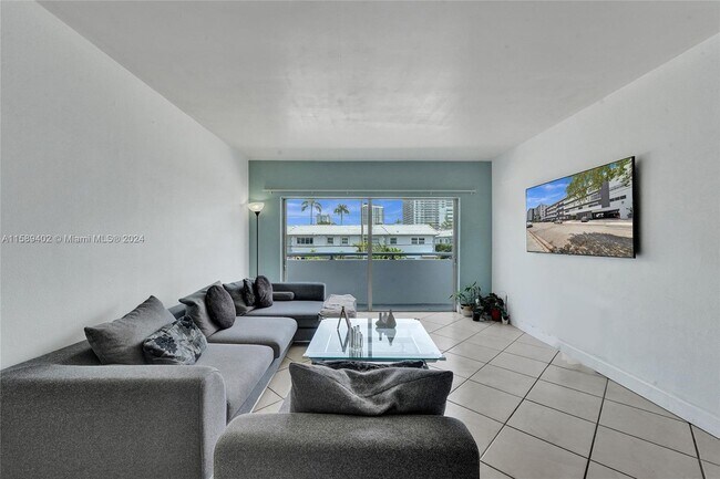 Building Photo - 1880 S Treasure Dr