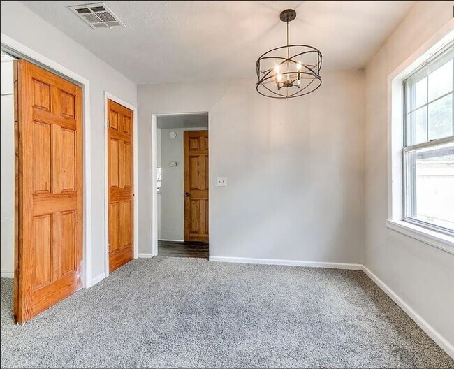 Building Photo - Charming & Refreshed 4 Bed / 1 Bath Home in Midwest City – $1,450/mo
