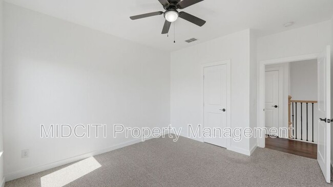 Building Photo - 893 E Mather St