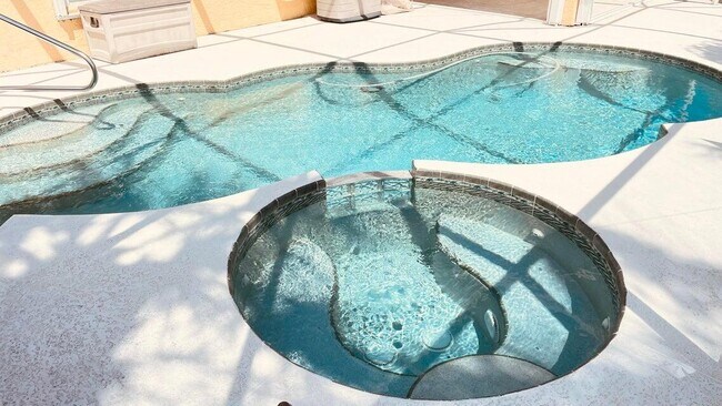 Building Photo - 1829 SW Hickock Terrace