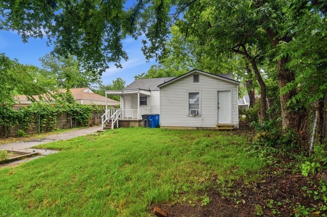 Building Photo - Newly Remodeled | 3 Bed | 1 Bath | Tulsa | Available Now