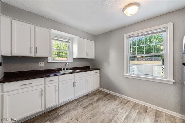 Building Photo - 13511 Thraves Rd