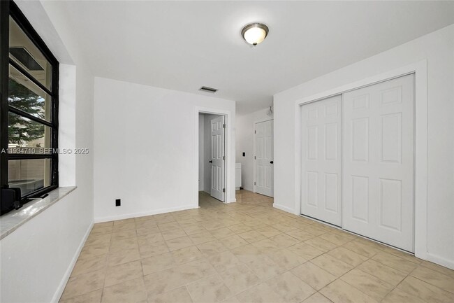 Building Photo - 1204 NE 17th Way