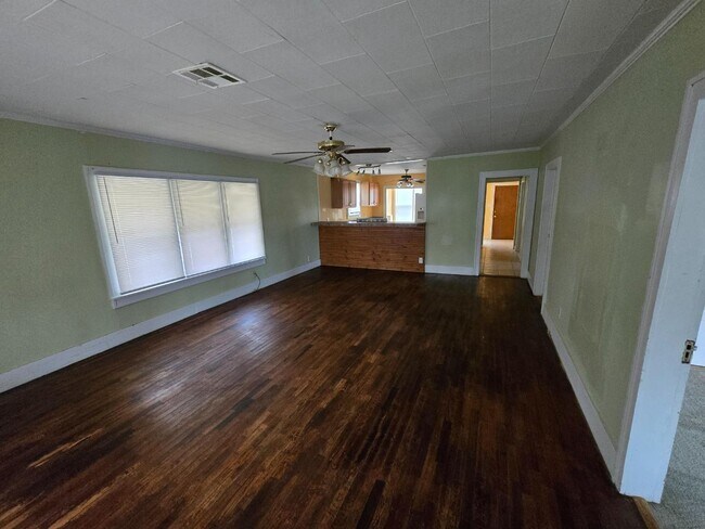 Building Photo - 221 E Lincoln Ave