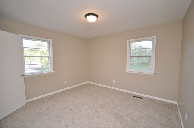 Building Photo - House in Benton City Limits