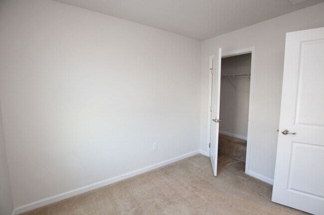Building Photo - The Homestead- immaculate town home with c...