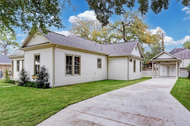 Building Photo - 138 Lakeview Dr