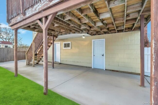 Building Photo - 5494 South Dr