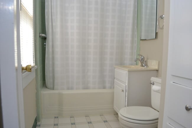 Building Photo - 471 Sicomac Ave