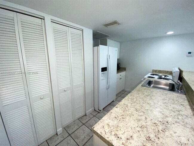 Building Photo - 6414 Miami Lakes Dr