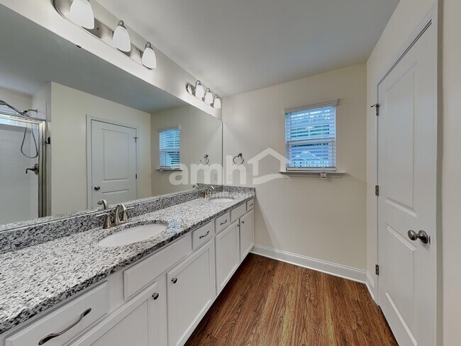 Building Photo - 203 Gregory Dr