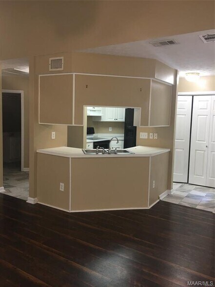 Building Photo - 6400 Chaprice Ln