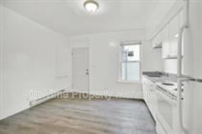 Building Photo - 185-199 Berkson Avenue - 193