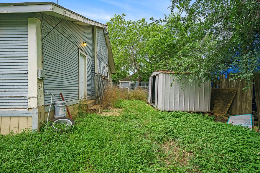 Building Photo - 111 W Atchley Ave
