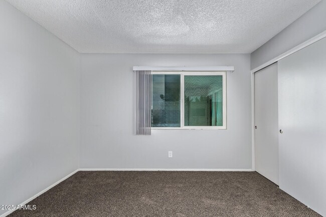 Building Photo - 5871 N 47th Dr