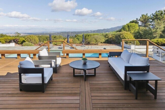 Building Photo - 6 Friars Ln