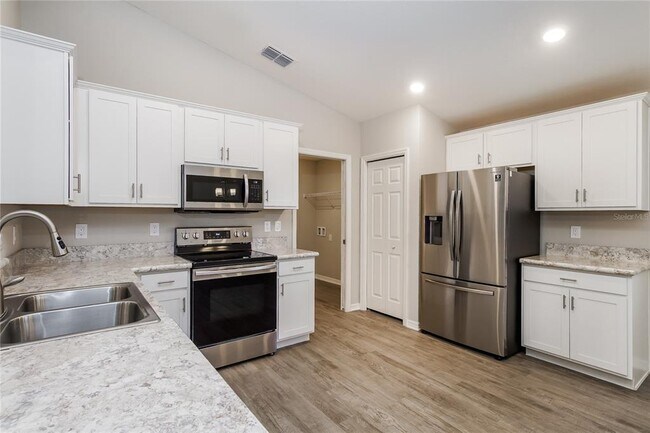 Building Photo - 645 Vittorio Dr
