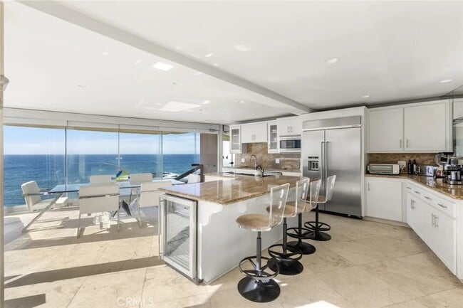 Building Photo - 31877 Circle Dr