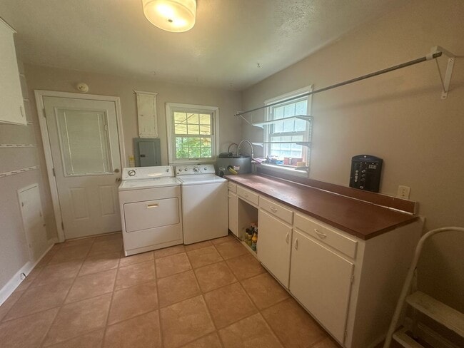 Building Photo - Secluded 3BR/2BA Home in Heflin – Lawncare...