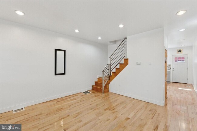 Building Photo - 1313 S Stanley St