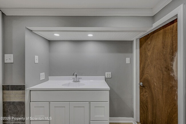 Building Photo - 2124 Shawnee Ave