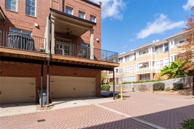 Building Photo - 821 Virginia Park Cir NE