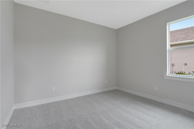Building Photo - 335 Tamarindo Ln