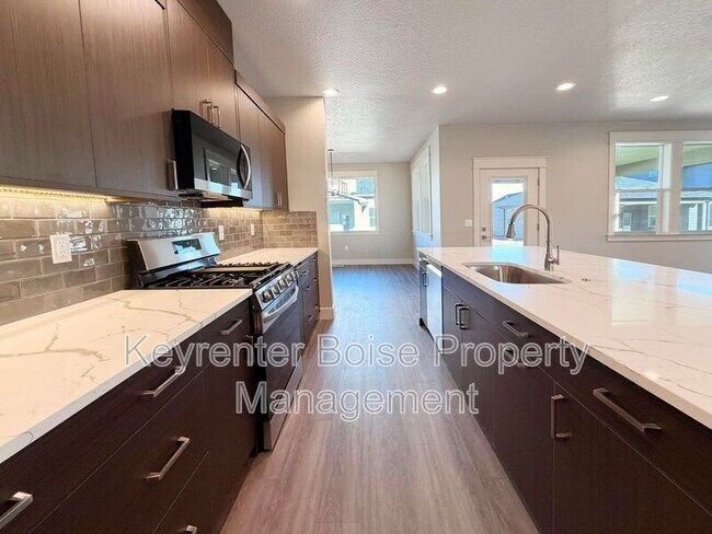 Building Photo - 4400 E Wedge St