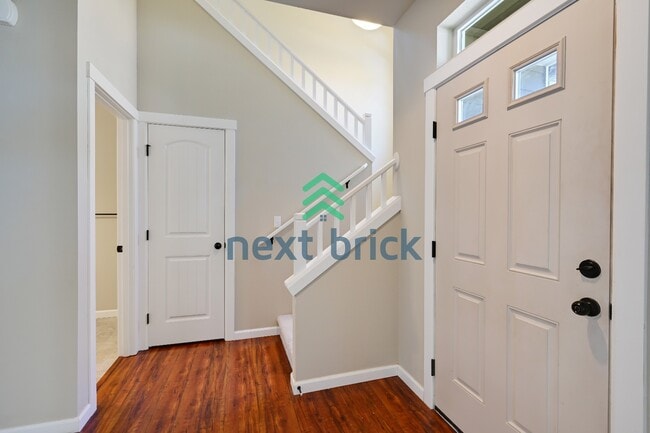 Building Photo - "Charming 3-Bed Oasis with 2.5 Baths in Prime Renton Location - Spacious layout!"