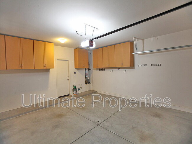 Building Photo - 8711 W Bajada Rd
