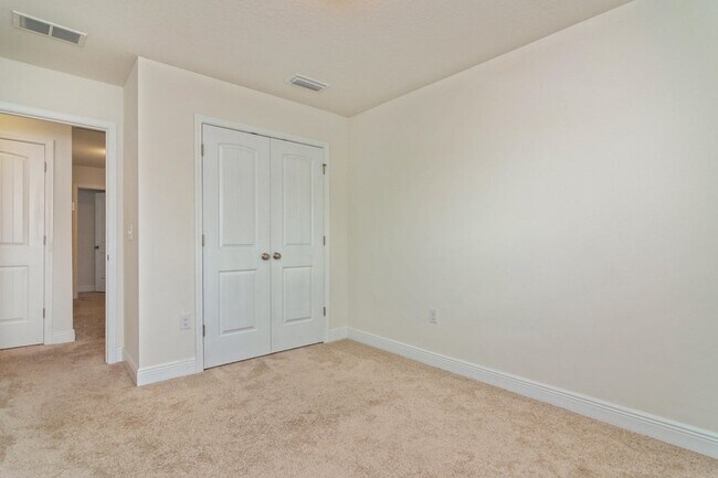 Building Photo - 173 Iron Horse Dr E