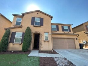 Building Photo - Beautiful 2 story Home for rent in Visalia...