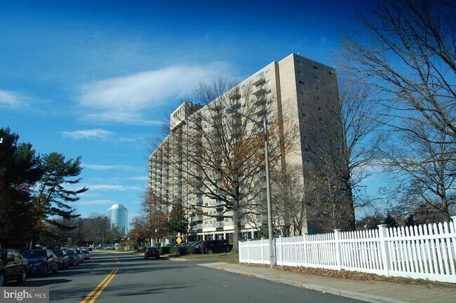 Building Photo - 1225 Martha Custis Dr
