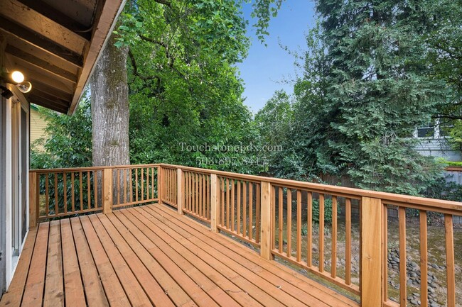Building Photo - Inviting West Linn 4 Bed Home with Wood Fireplace, Deck, and 2-Car Garage