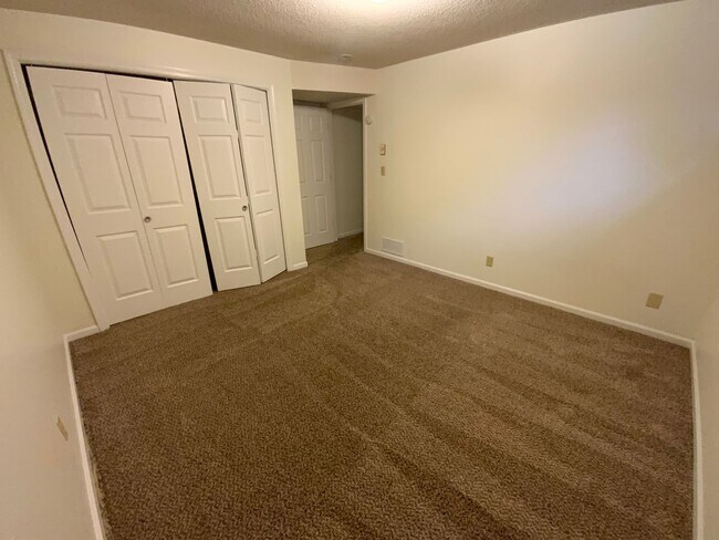 Building Photo - 207-207 Briarcrest Ct