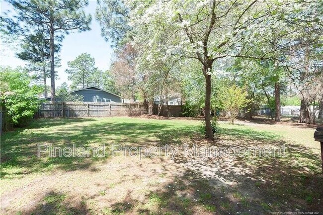 Building Photo - 2012 Lakemeadow Dr